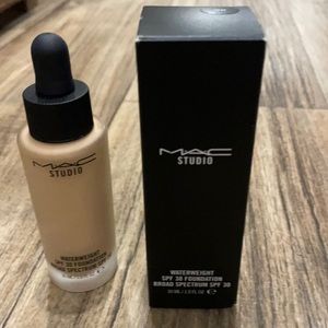 Mac foundation new with box
